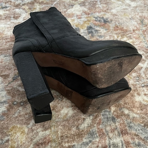 Vera Wang Marilyn Booties Black Leather EUC Size 7 - Picture 12 of 15